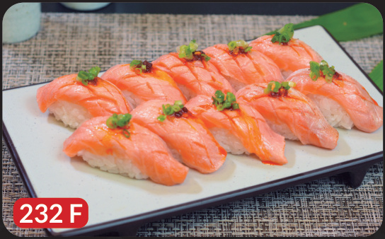 Salmón nigiri flameado